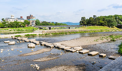 京都の観光名所・おすすめスポット（鴨川三角デルタの飛び石）