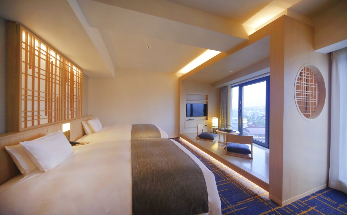 幅1,400mmのベッドを2台備えたリバーサイドグランドツインの客室内写真
