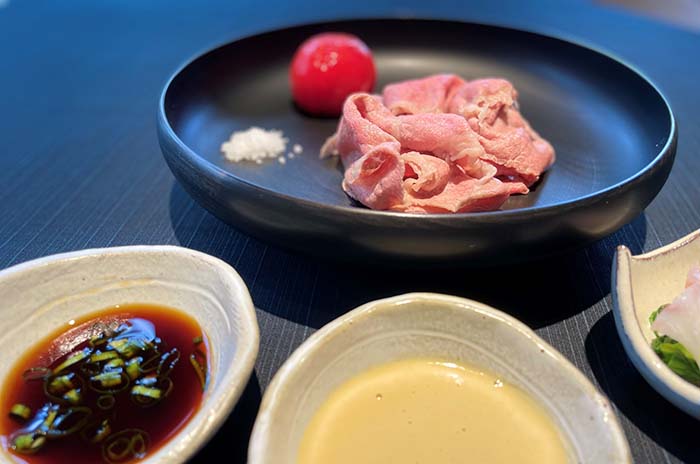 SH by the square hotel京都木屋町の朝食イメージ(近江牛の冷しゃぶ)