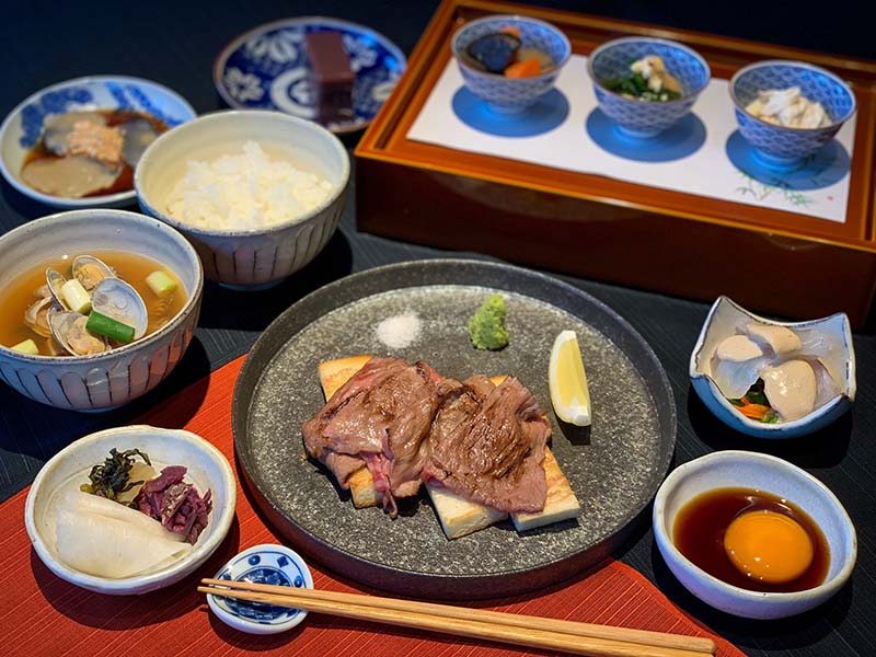 SH by the square hotel京都木屋町の朝食イメージ(近江牛の炙り)